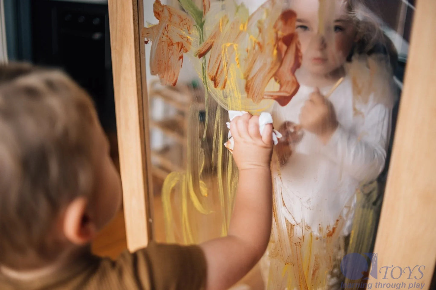 Toddler Perspex Easel - QToys | Wooden Montessori Toy NZ